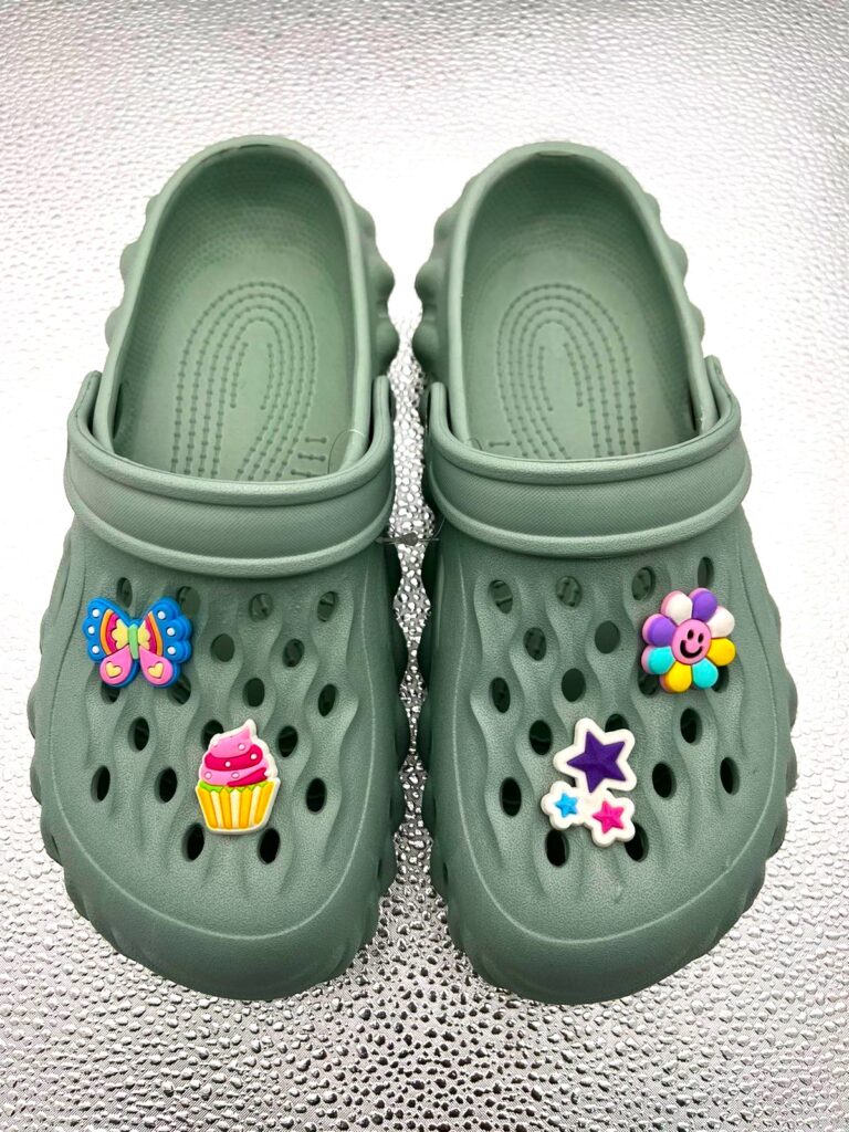 Classic Clog green with Jibbitz